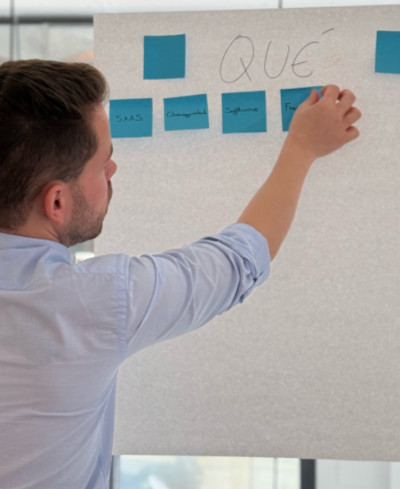 Roberto Izquierdo trabajando en estrategia de producto